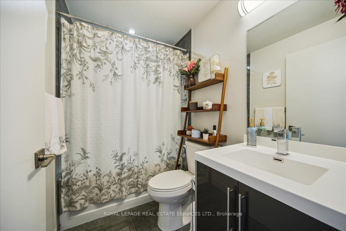 2 Bedrooms Condo at 2081 Fairview, Burlington For sale