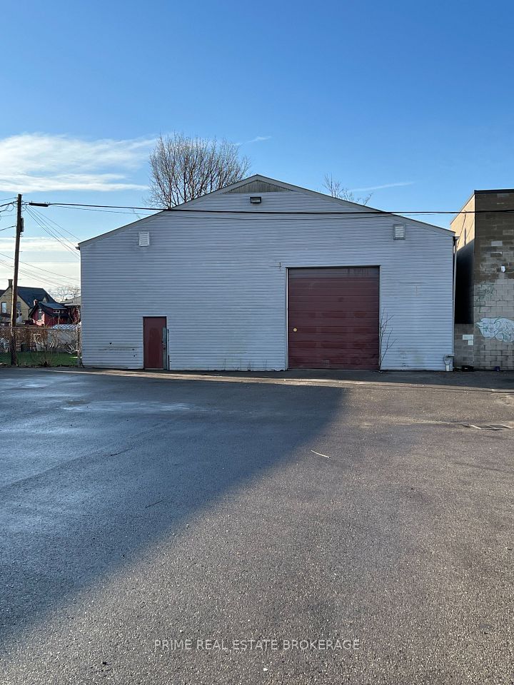 501 Bathurst
