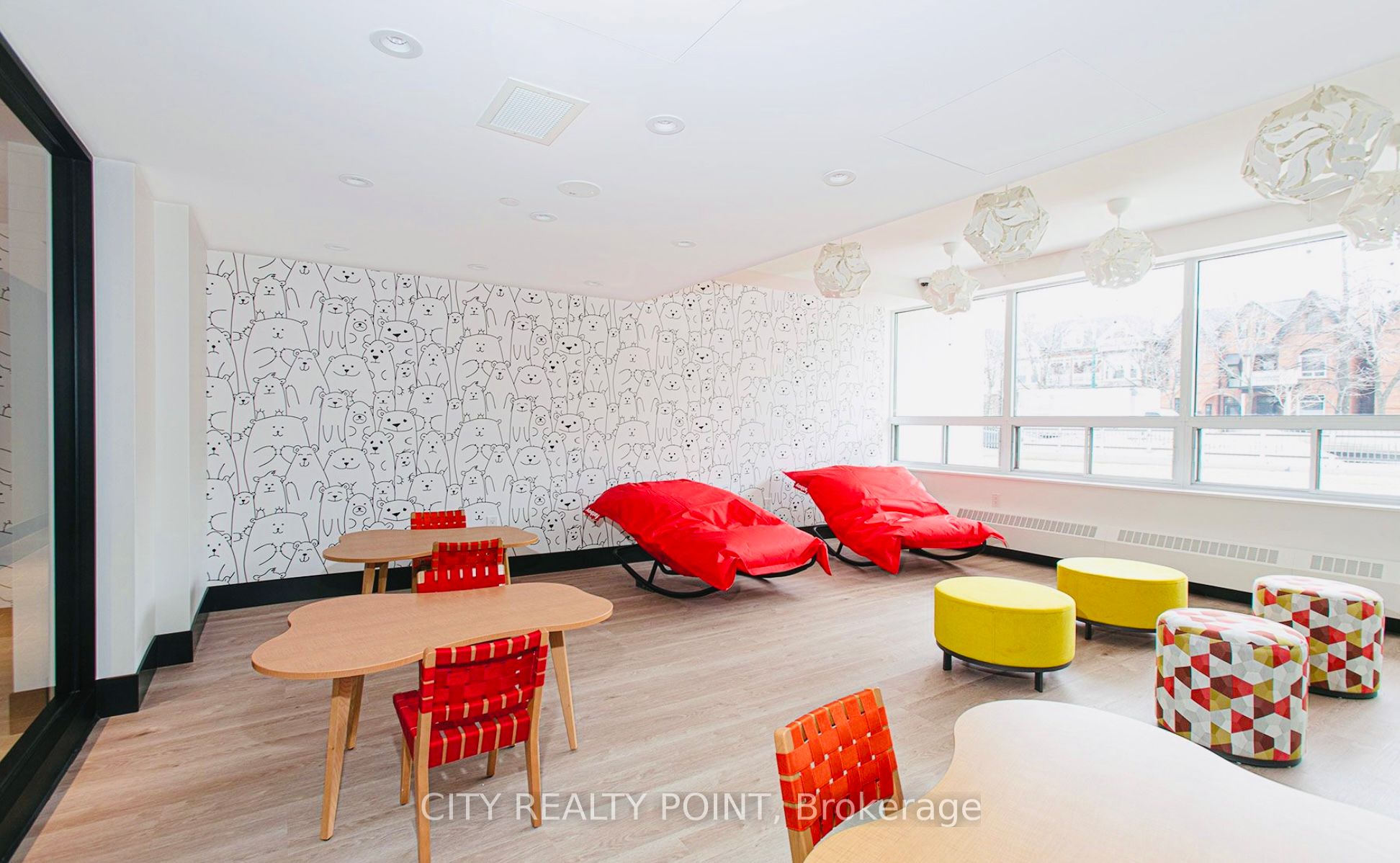 666 Spadina Avenue, #215