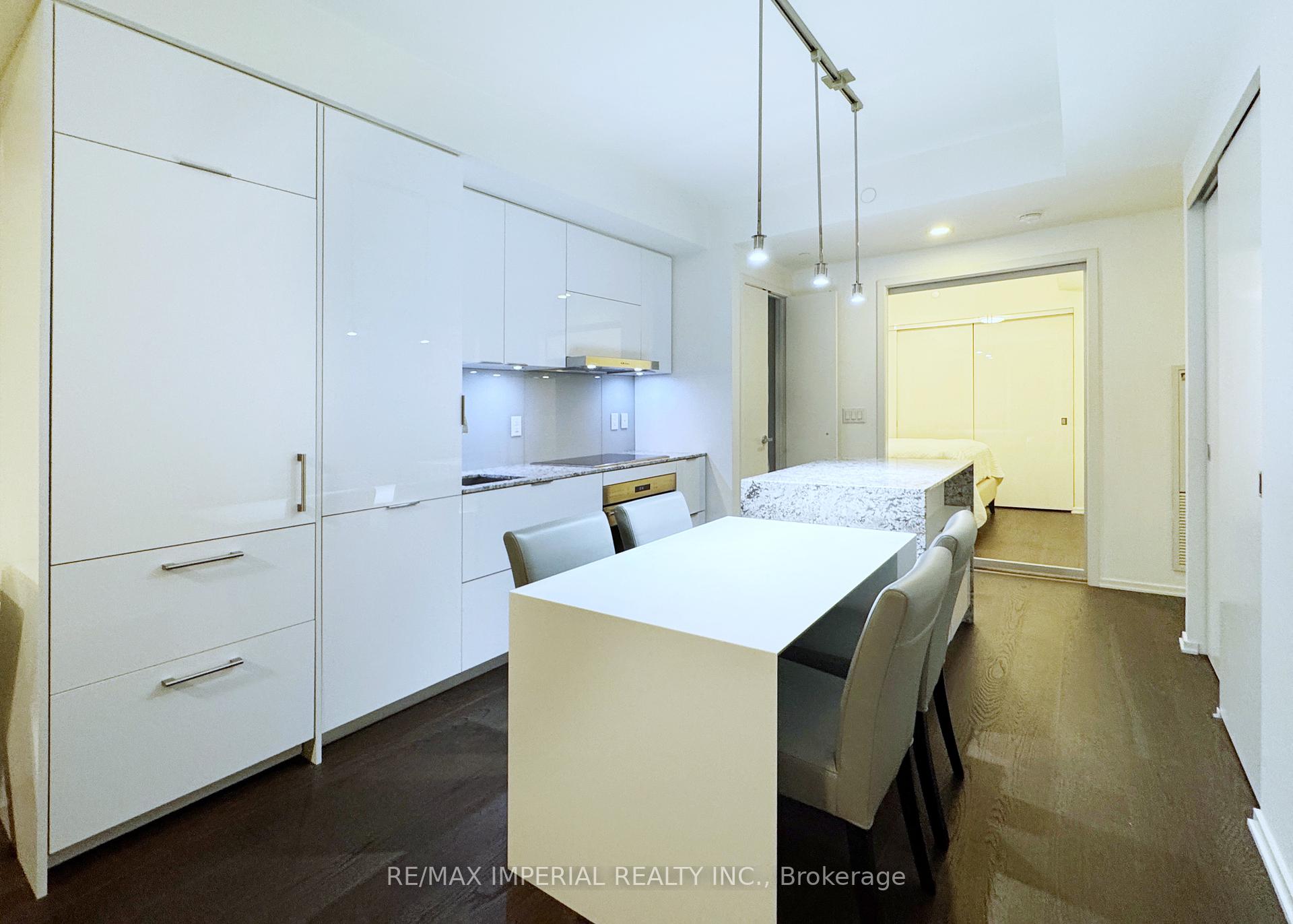 2 Bedrooms Condo at 1 Bloor, Toronto For sale