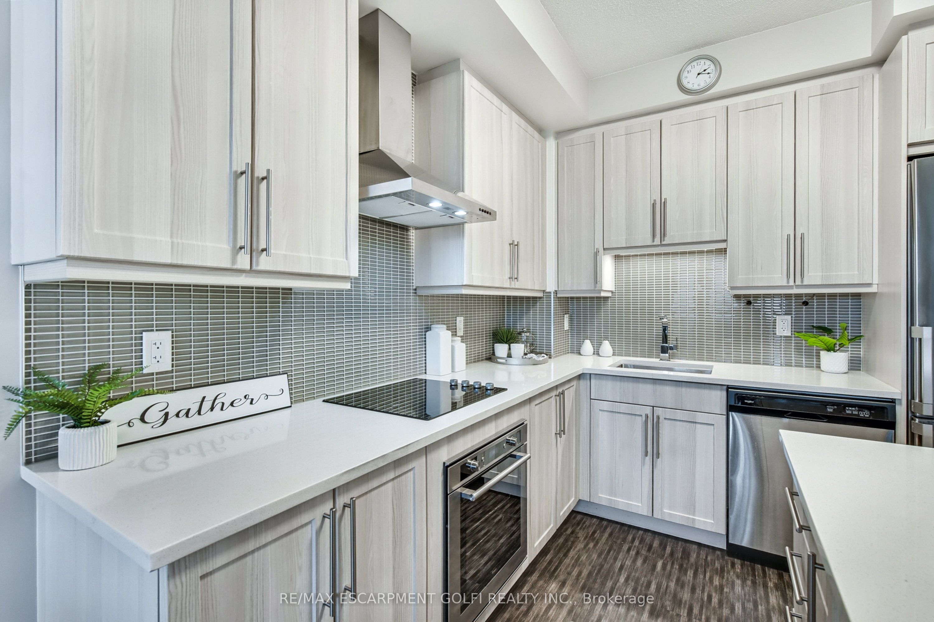 2093 Fairview Street, #408