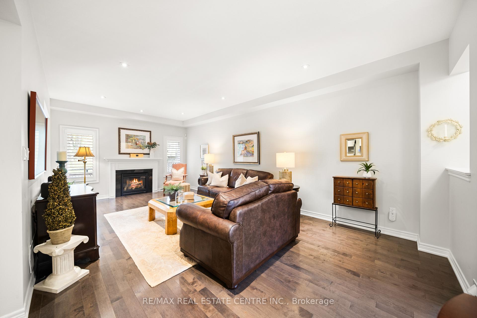 3 Bedrooms Condo at 441 Stonehenge, Hamilton For sale
