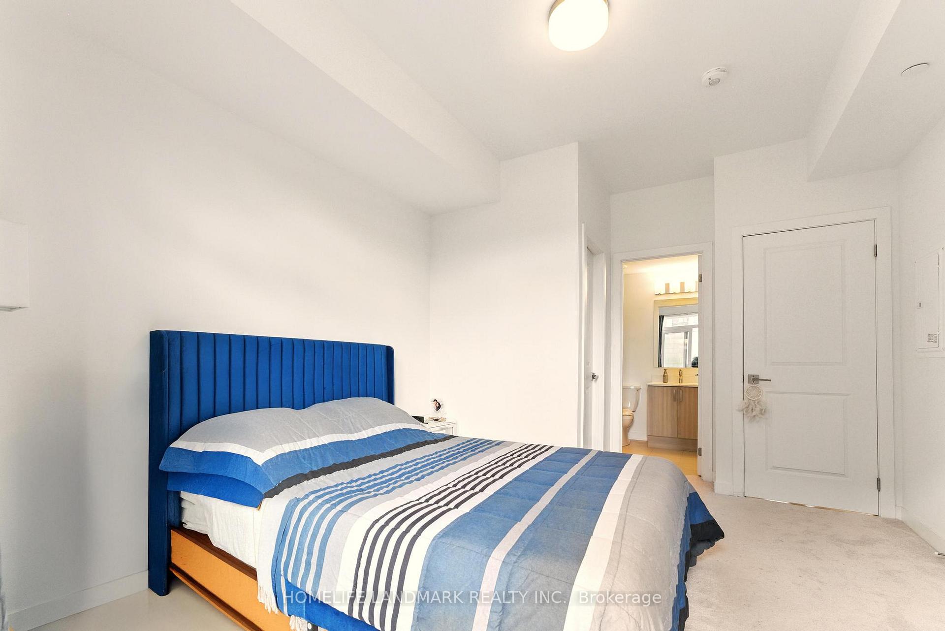 2 Bedrooms Condo at 4015 Hickory,  Mississauga For sale