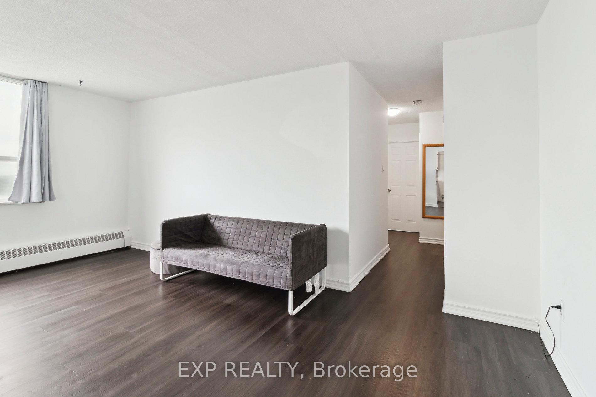 3 Bedrooms Condo at 5 Parkway Forest, Toronto For sale
