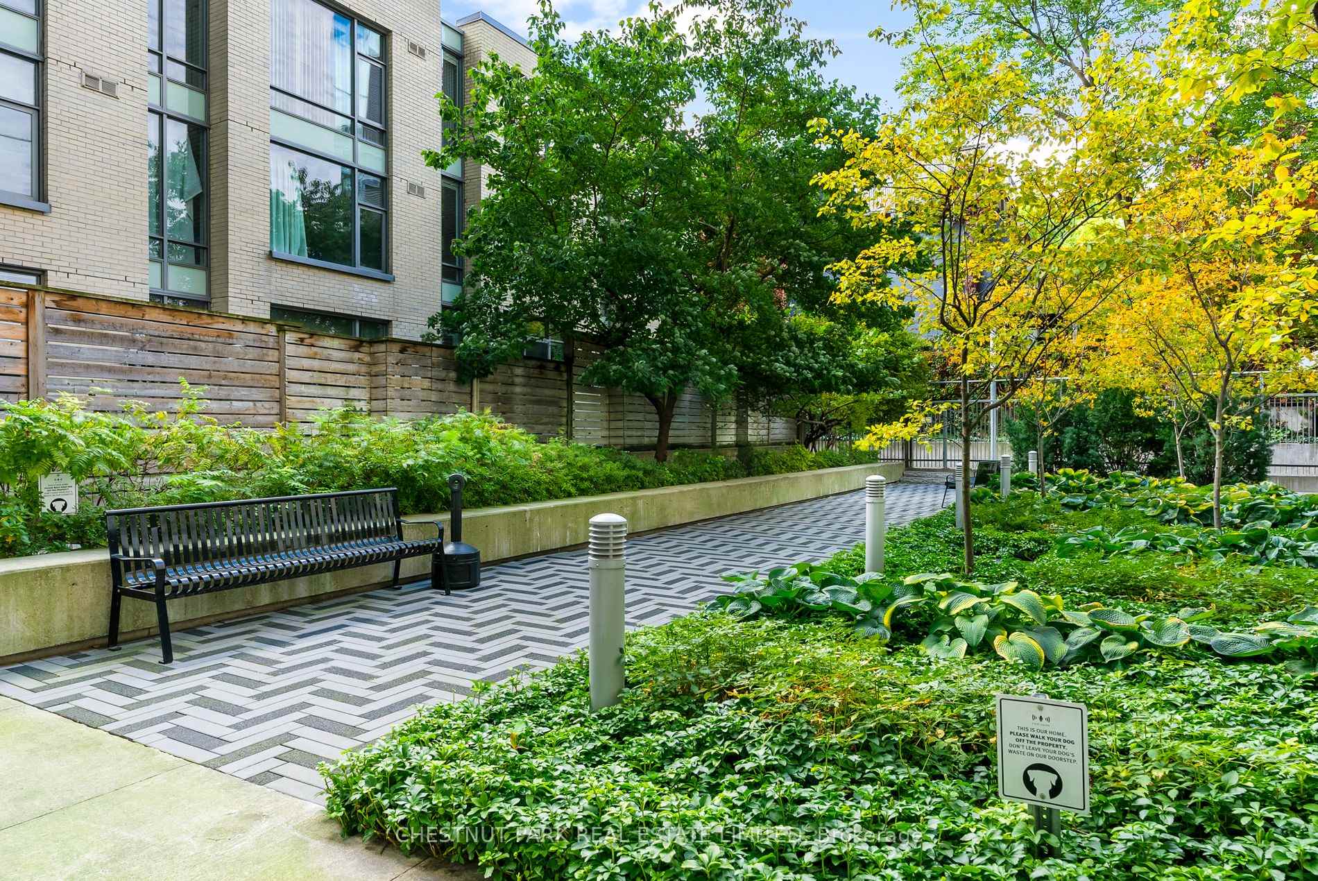 2 Bedrooms Condo at 285 Mutual, Toronto For sale
