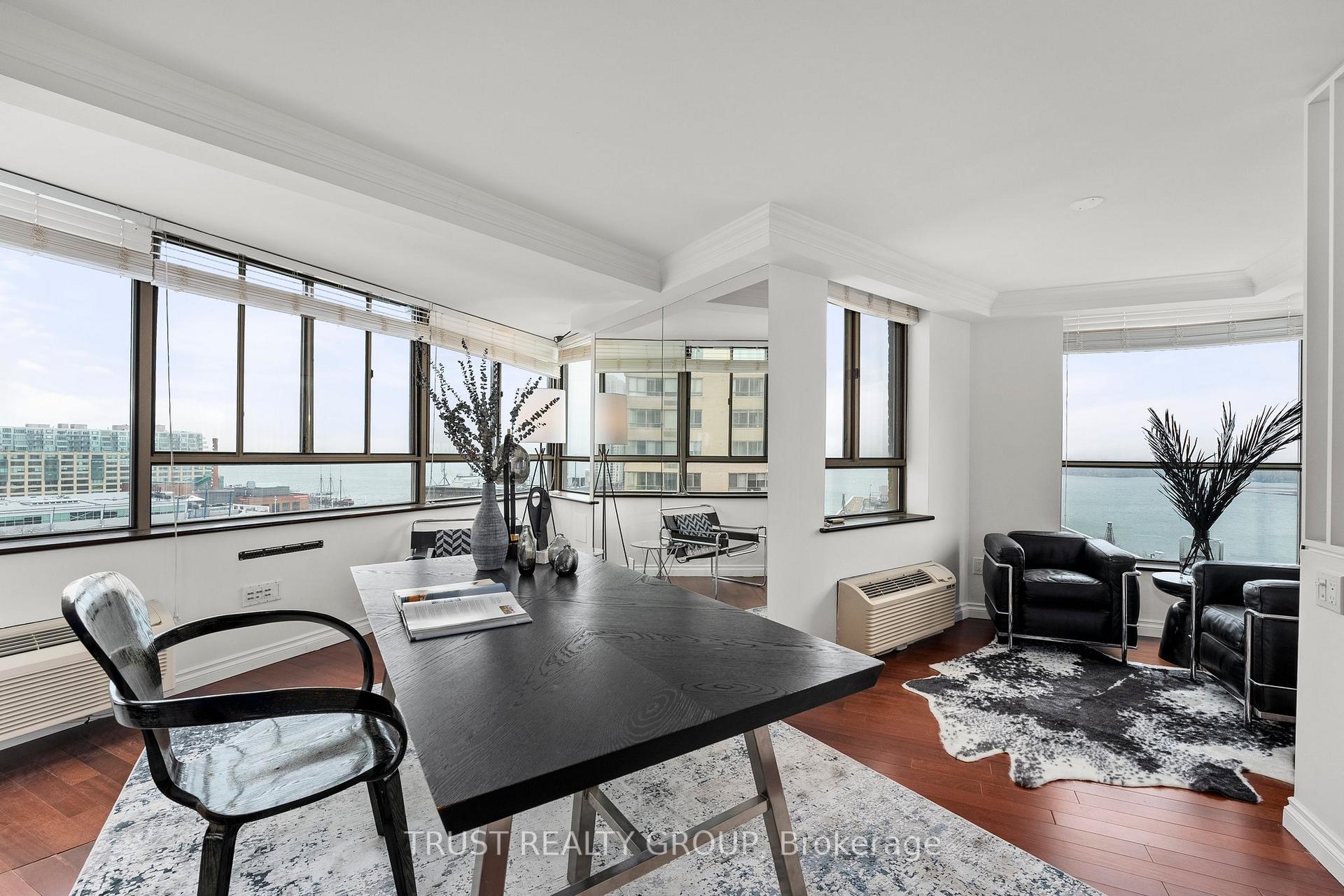 2 Bedrooms Condo at 270 Queens, Toronto For sale