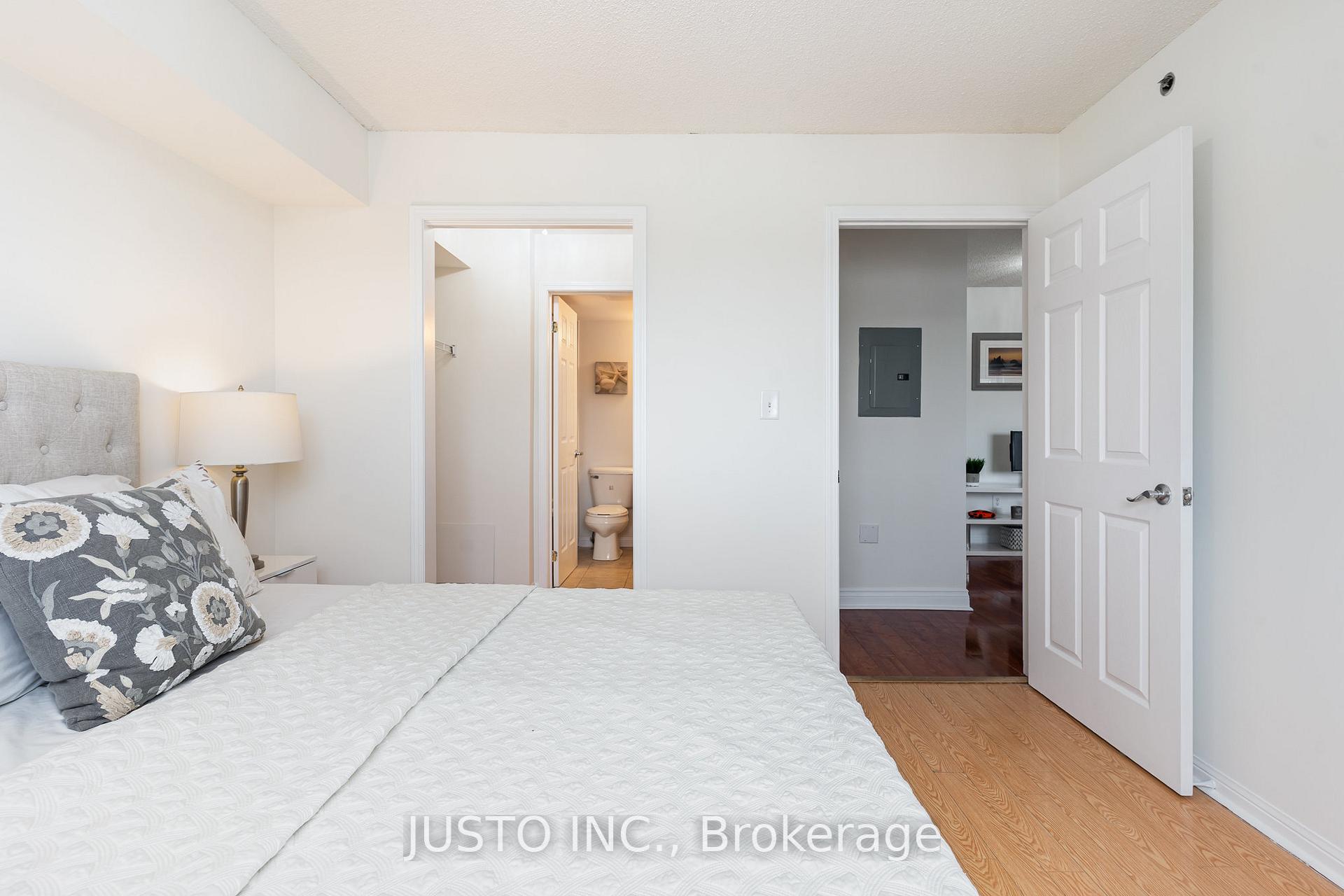 3 Bedrooms Condo at 5235 Finch,  Toronto For sale