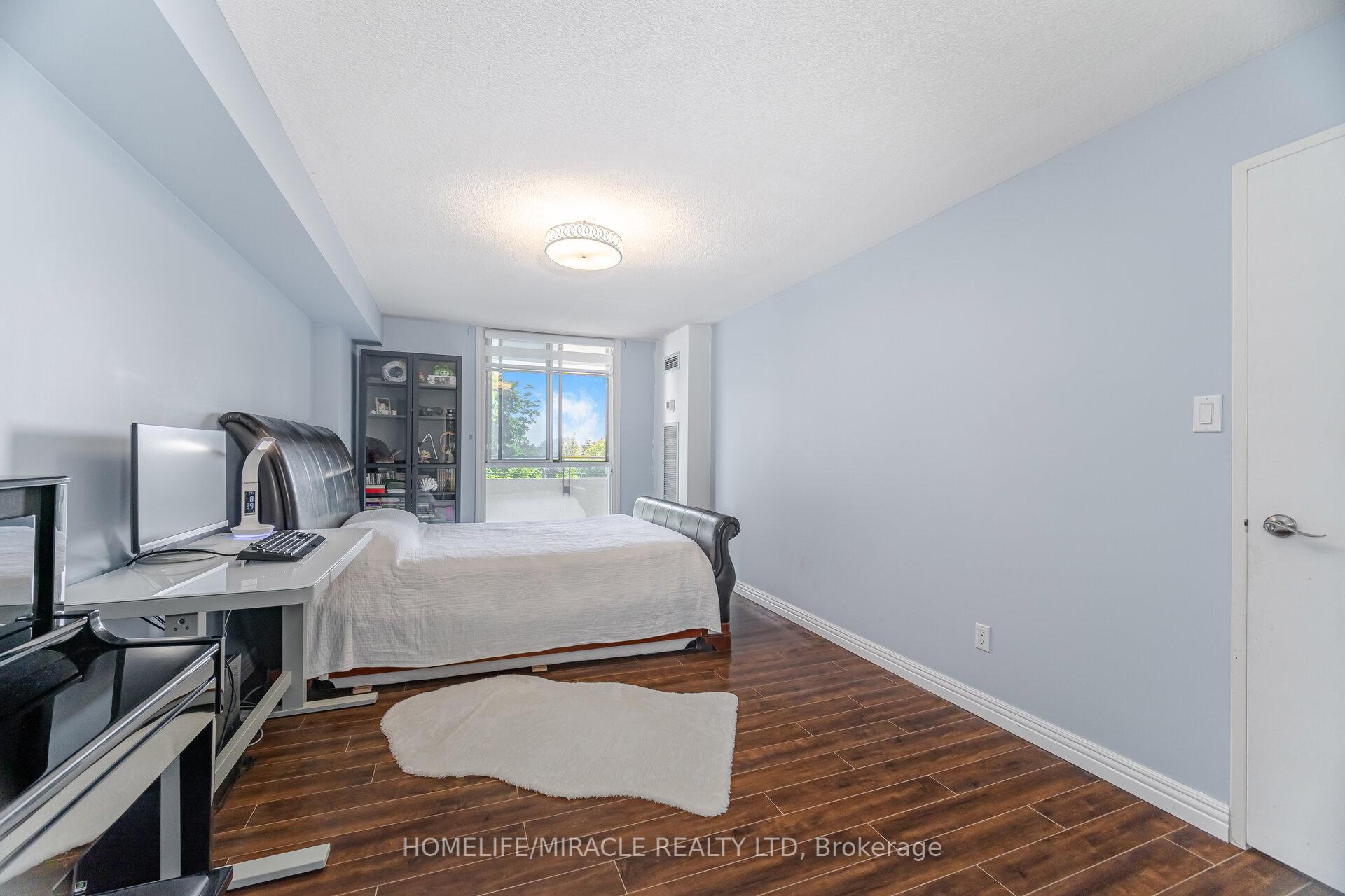 3 Bedrooms Condo at 1320 Mississauga valley, Mississauga For sale