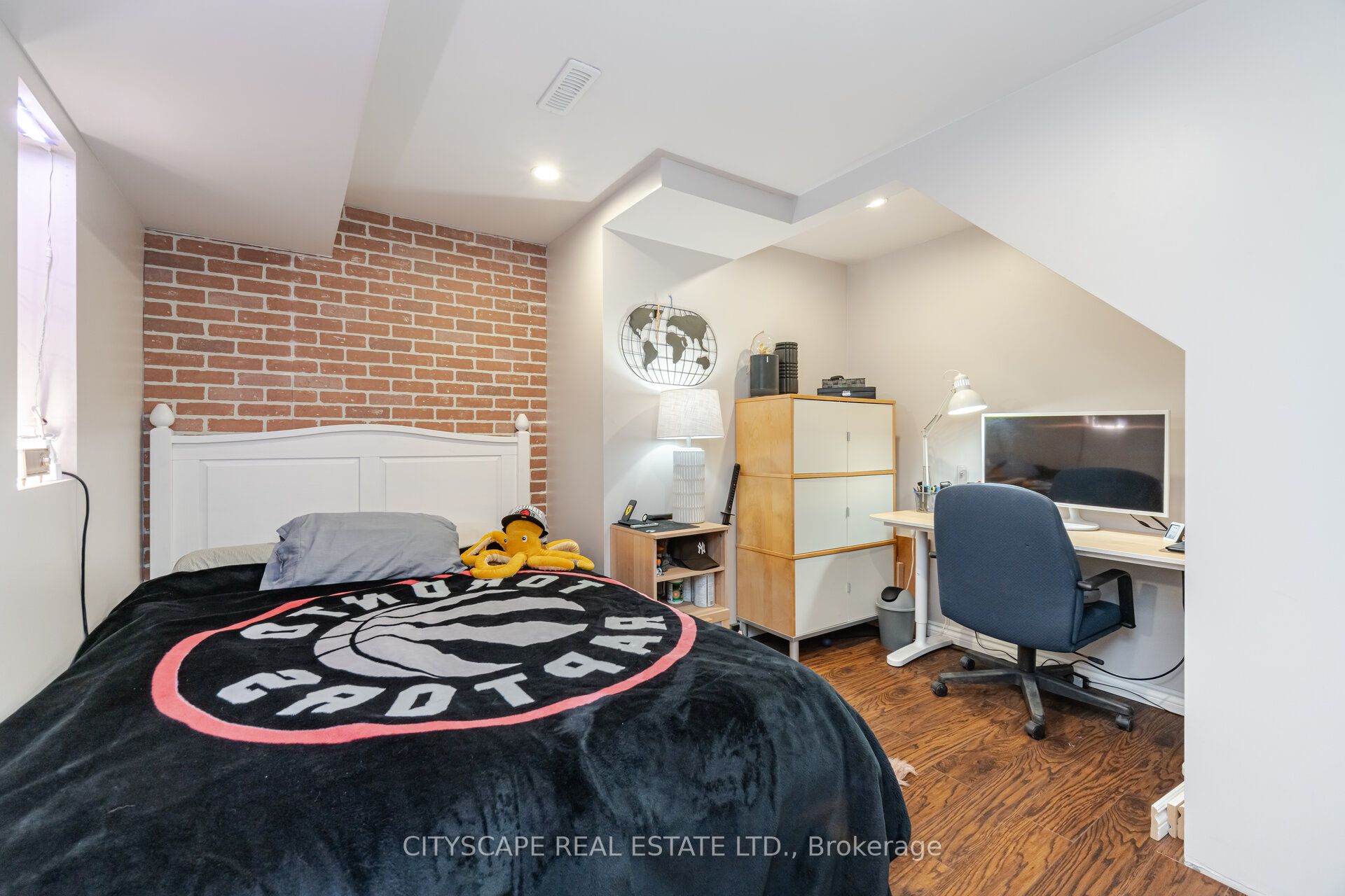657 Symons Cross
