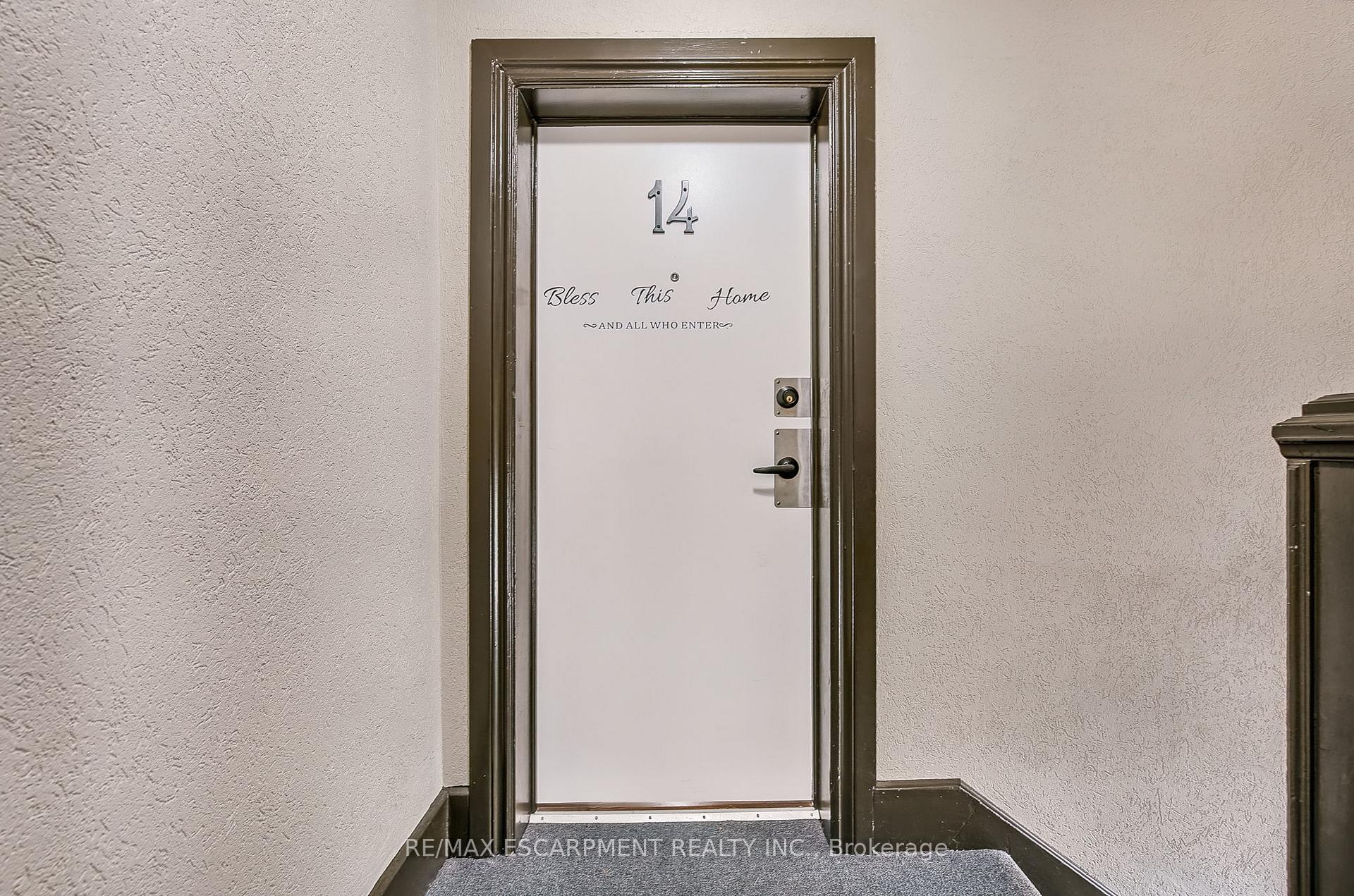 2 Bedrooms Condo at 25 Mountwood, Hamilton For sale