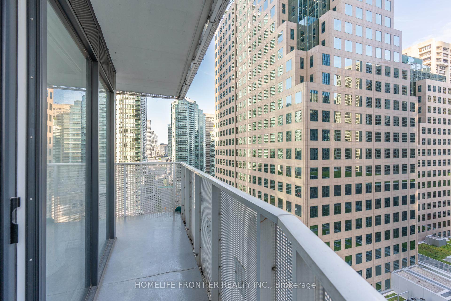 2 Bedrooms Condo at 88 Harbour, Toronto For sale