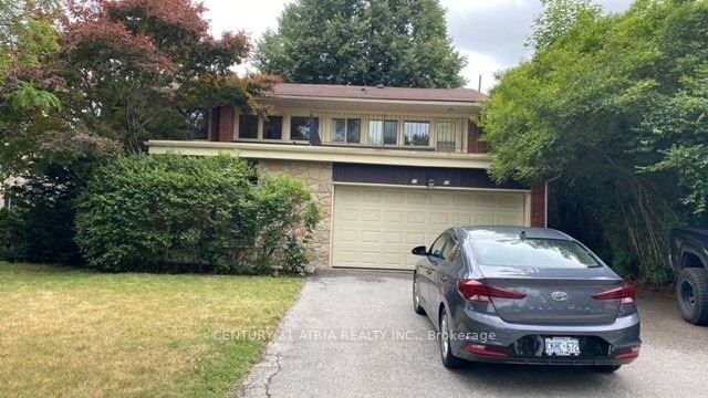 33 Tournament Drive, Toronto, ON M2P 1K1