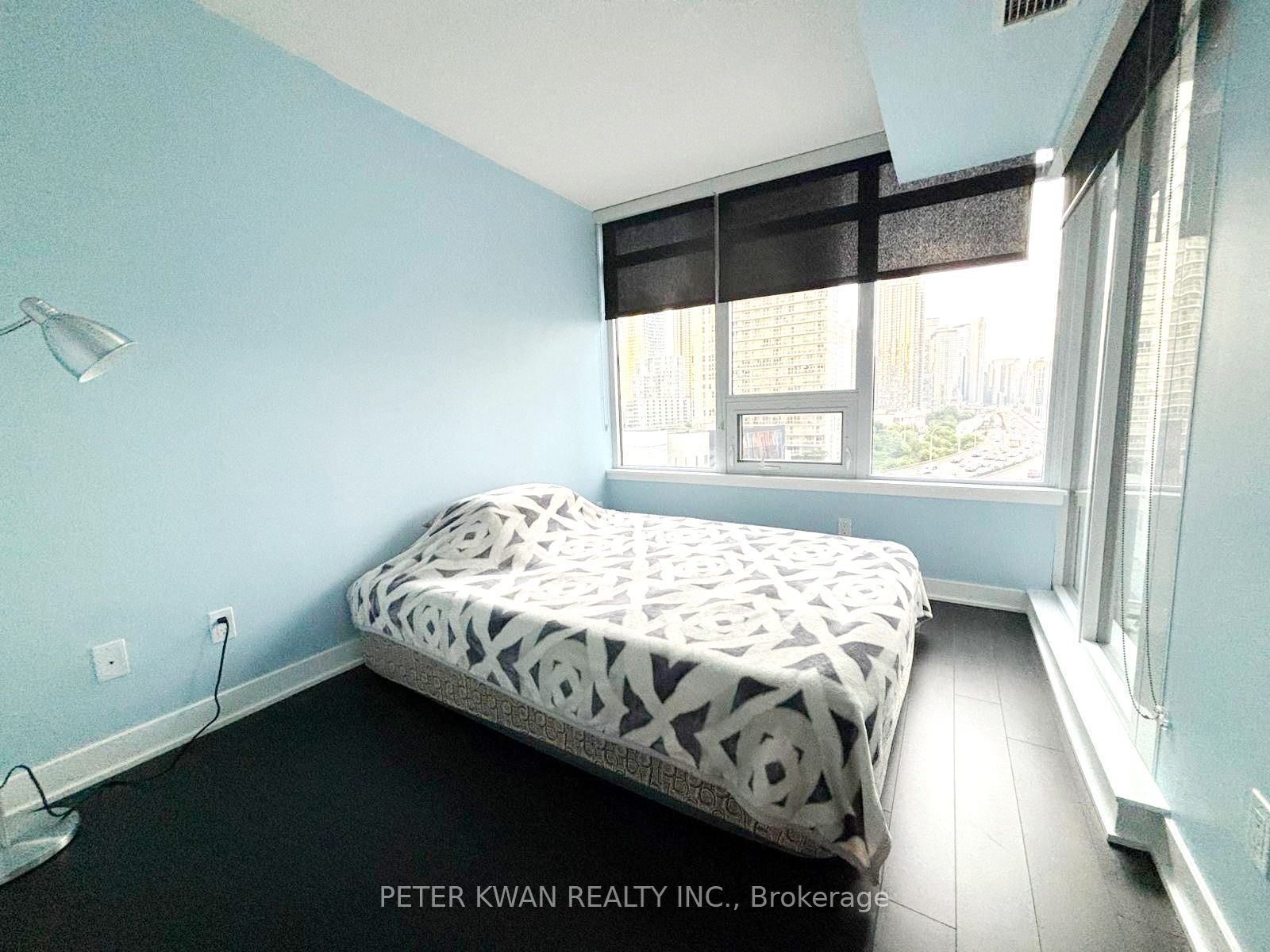 19 Bathurst Street, #1007