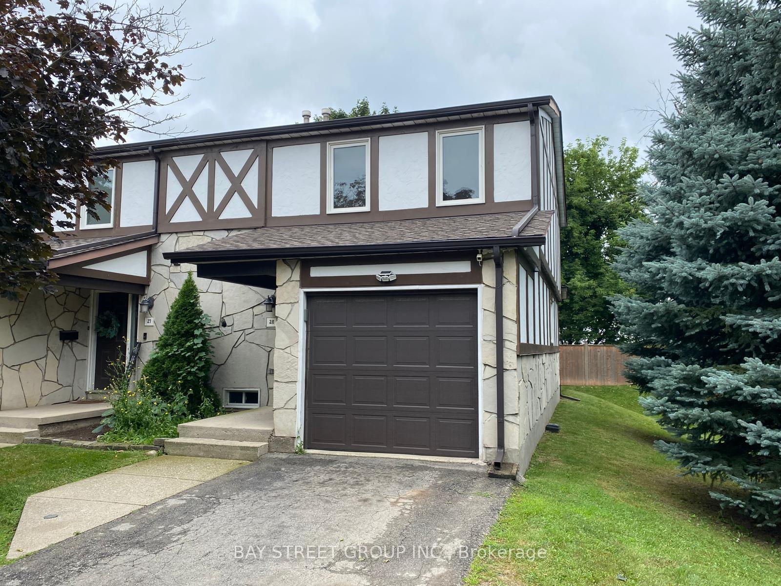 3 Bedrooms Condo at 2200 Glenwood School, Burlington For sale