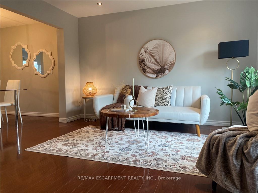 3 Bedrooms Condo at 1025 Upper Gage, Hamilton For sale