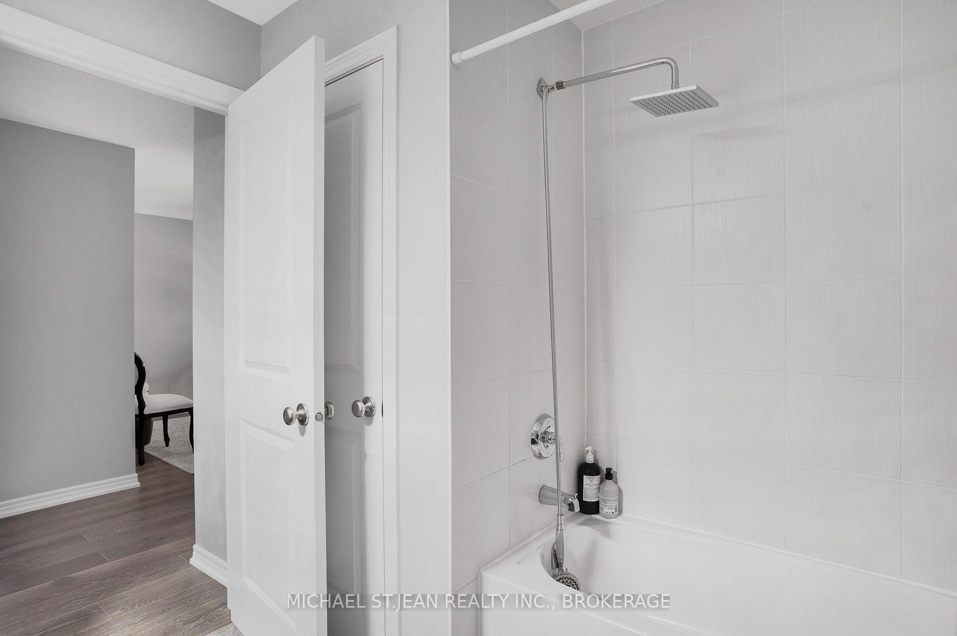 3 Bedrooms Condo at 5056 New,  Burlington For sale