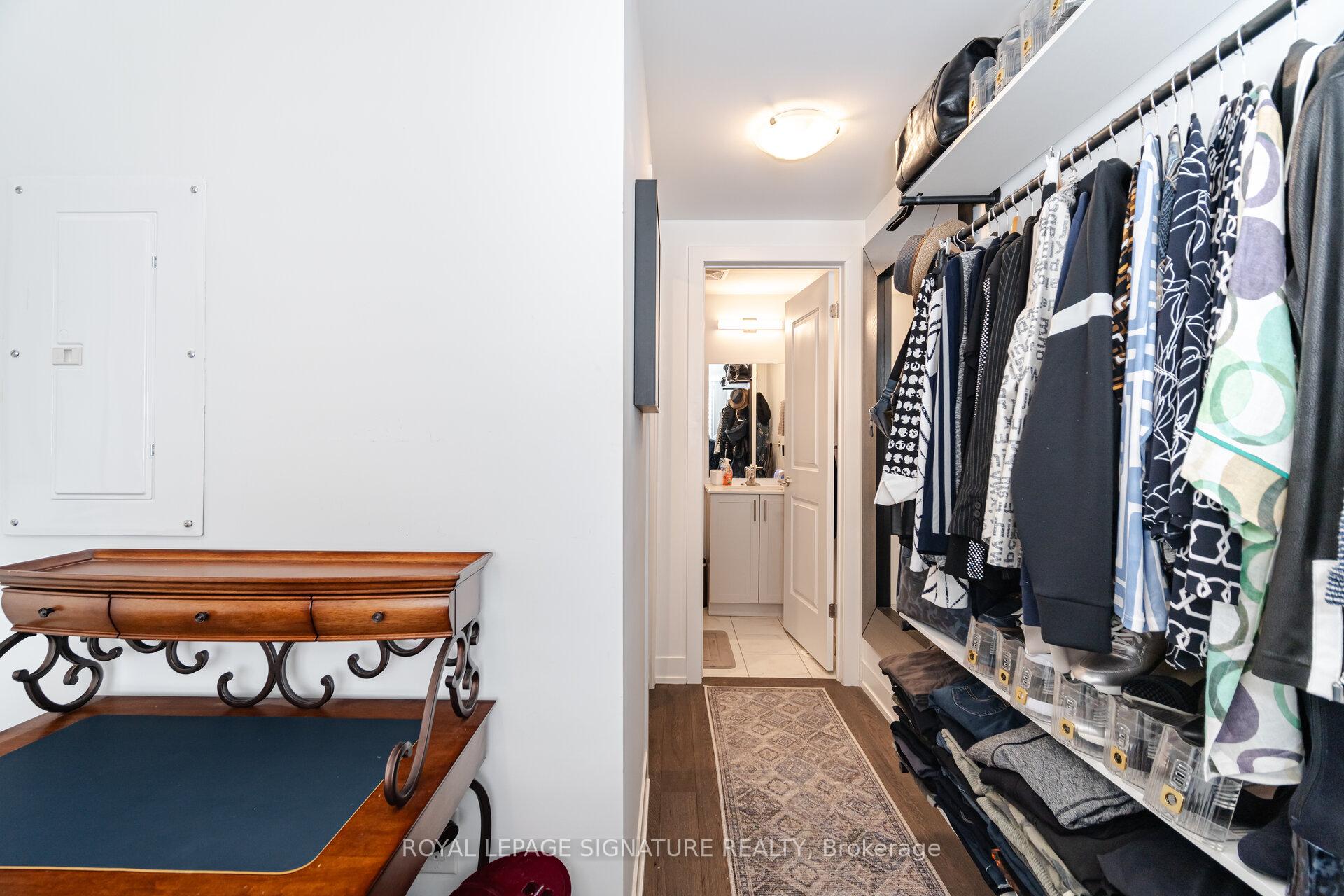 2 Bedrooms Condo at 1085 Douglas McCurdy Comm,  Mississauga For sale