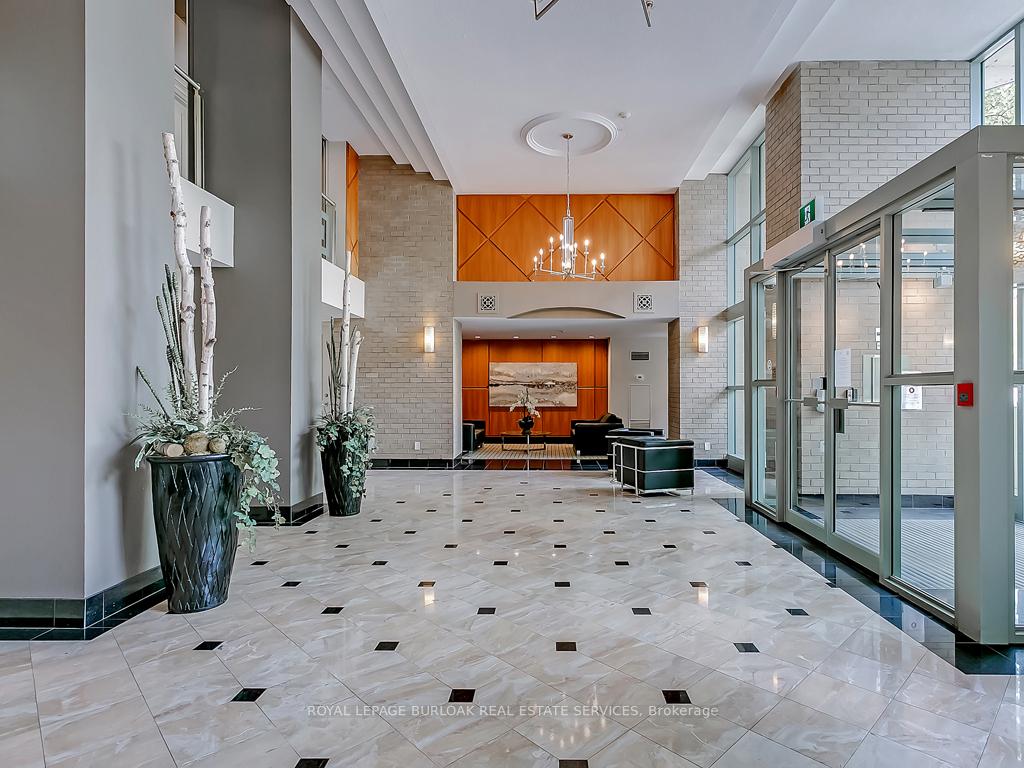 2 Bedrooms Condo at 2190 Lakeshore, Burlington For sale
