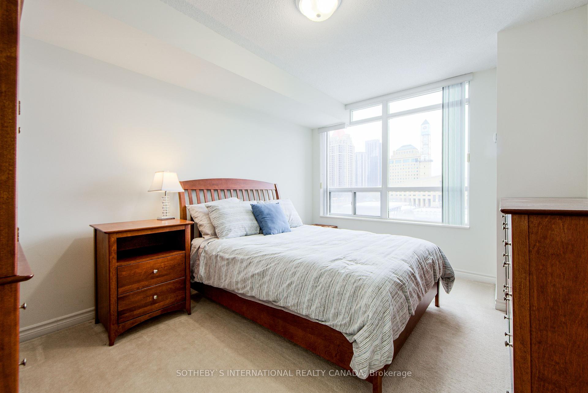 3 Bedrooms Condo at 3888 Duke Of York,  Mississauga For sale