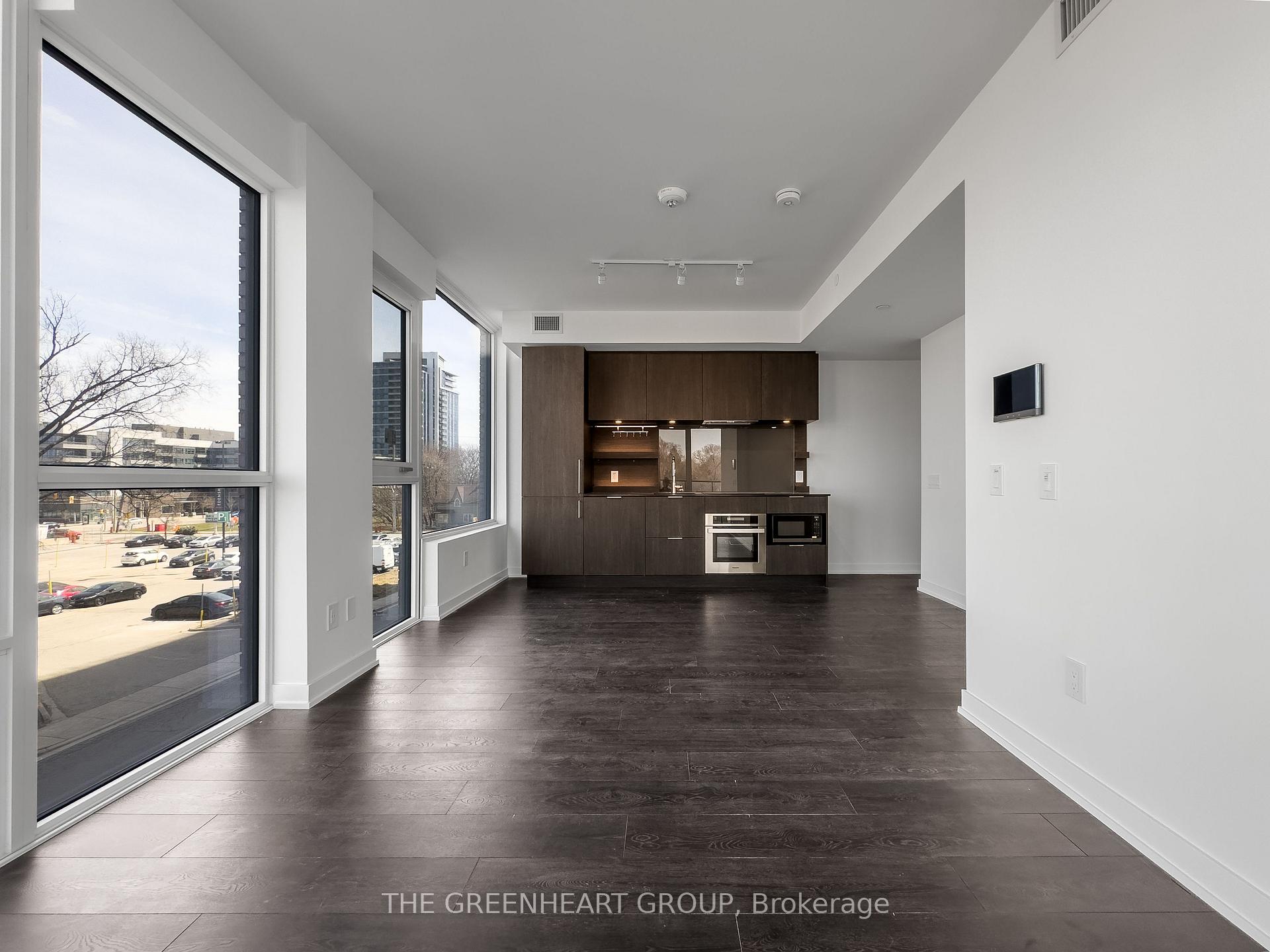 2 Bedrooms Condo at 28 Ann,  Mississauga For sale