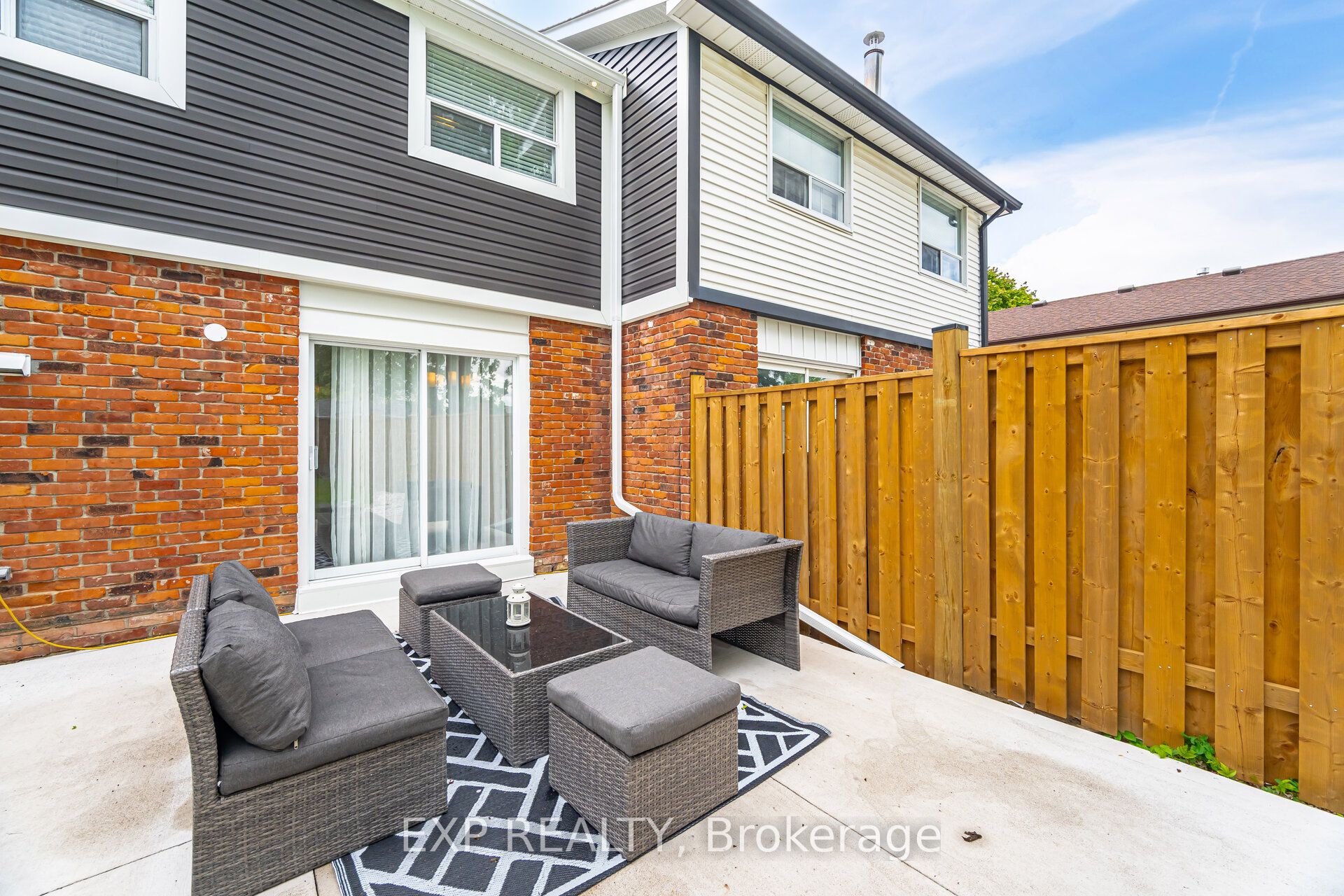 384 Daralea Heights