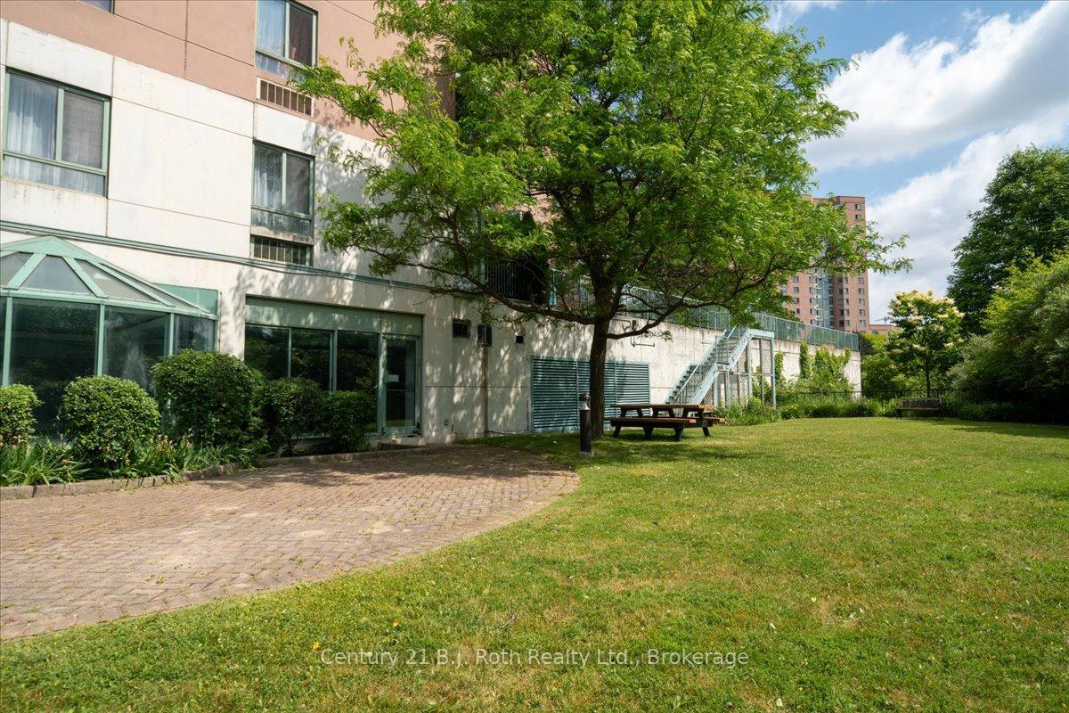 1 Bedroom Condo at 41 MARKBROOK, Toronto For sale