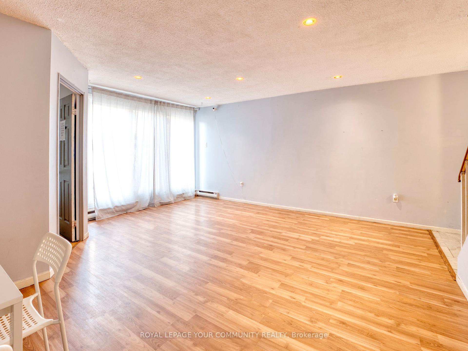 3 Bedrooms Condo at 100 Mornelle, Toronto For sale