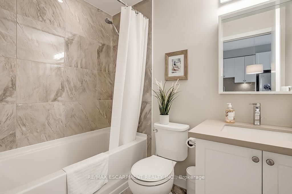 1 Bedroom Condo at 2486 Old Bronte, Oakville For sale