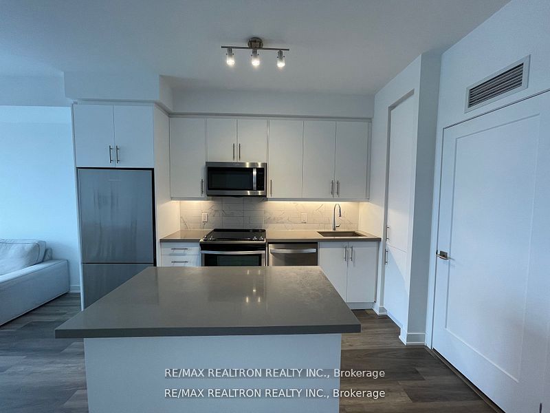 85 Oneida Crescent, #1401