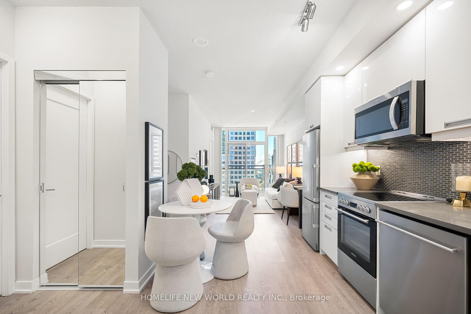 2 Bedrooms Condo at 99 John, Toronto For sale