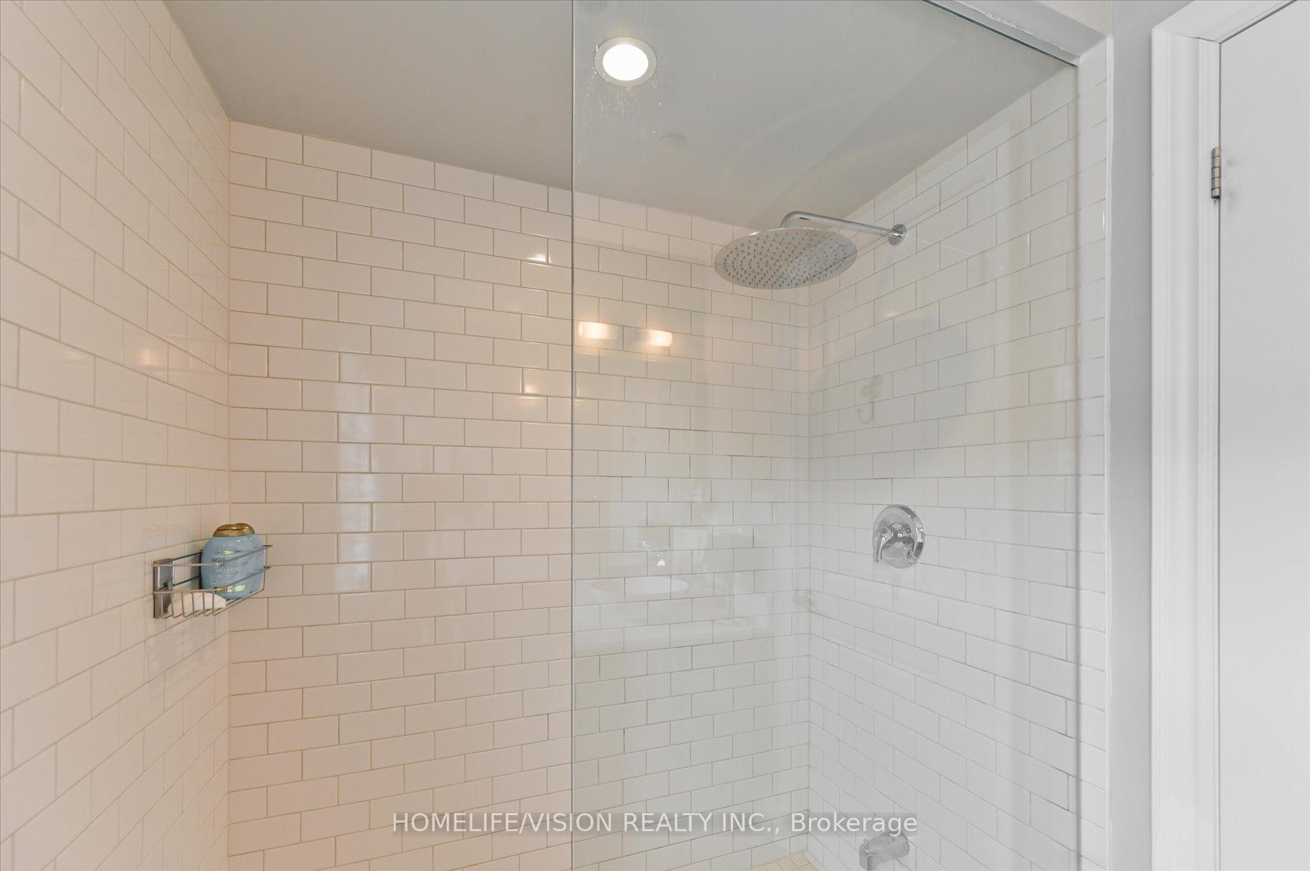 4 Bedrooms Condo at 2 Agar, Vaughan For sale