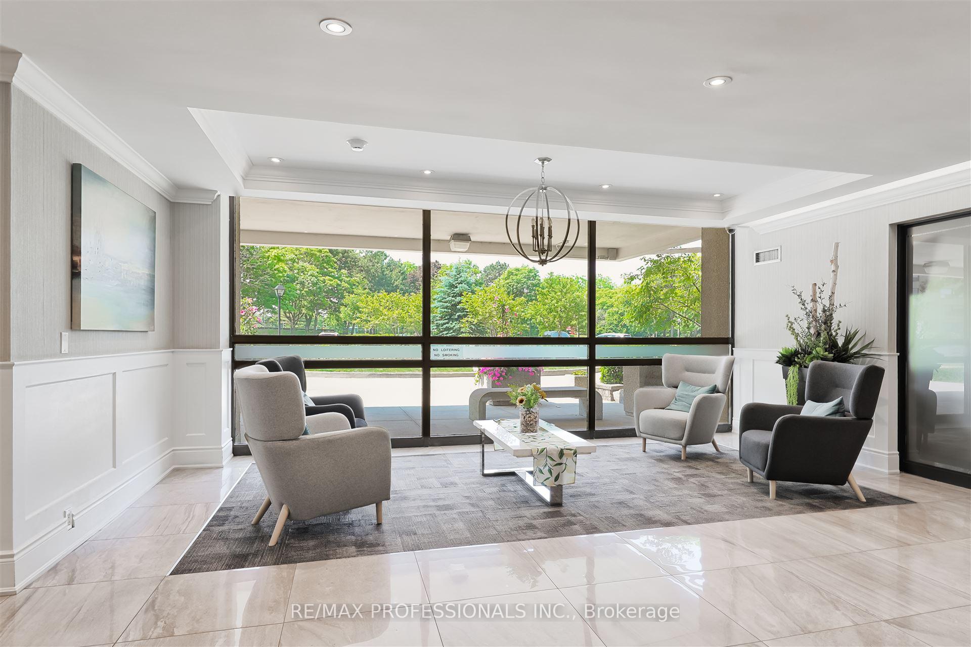 3 Bedrooms Condo at 475 The West Mall, Toronto For sale