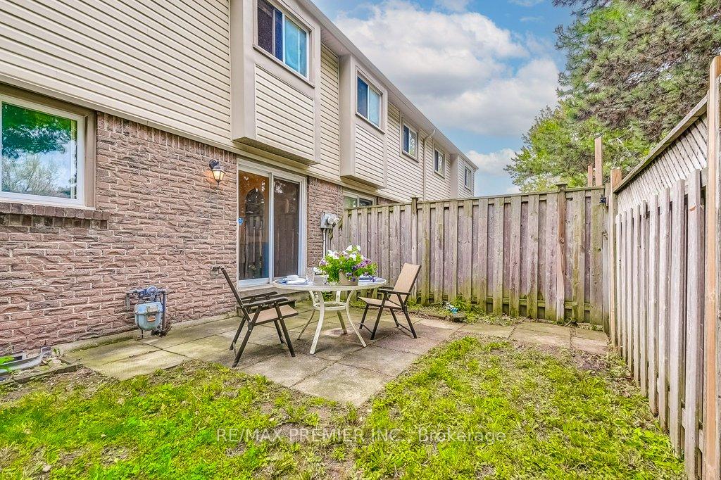 4 Bedrooms Condo at 2670 Battleford, Mississauga For sale