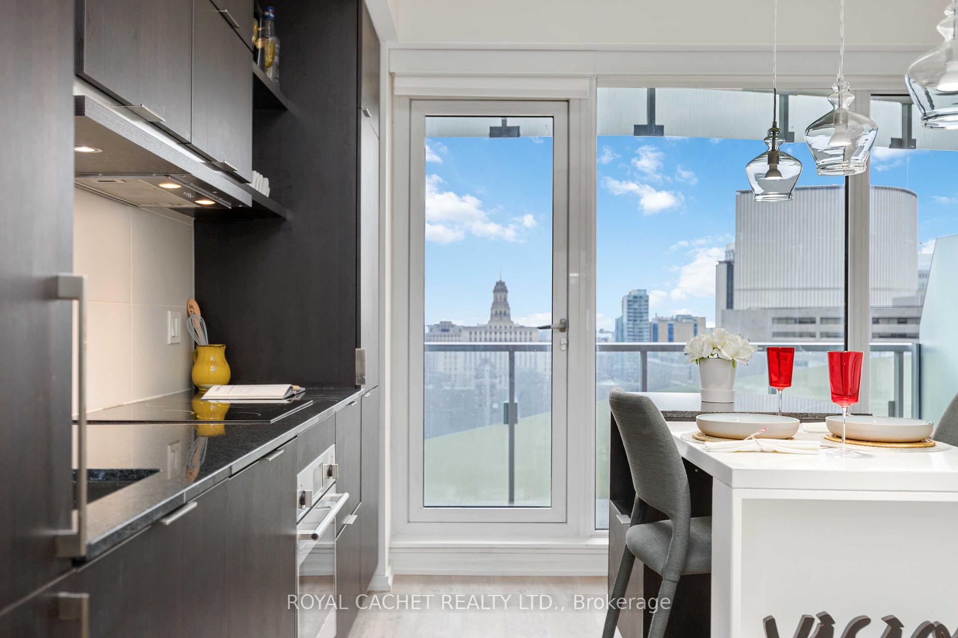 2 Bedrooms Condo at 197 Yonge,  Toronto For sale