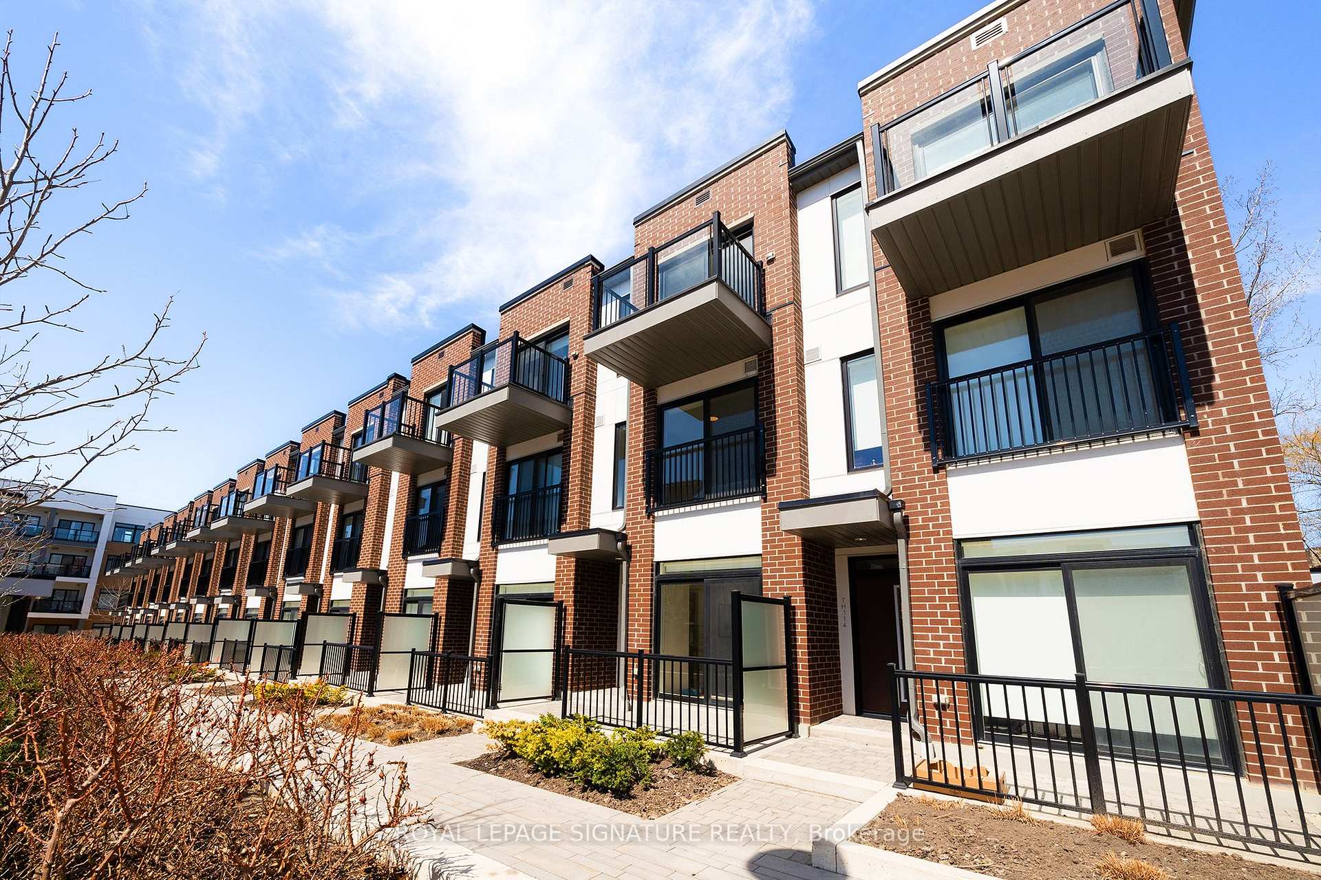 3 Bedrooms Condo at 110 Canon Jackson,  Toronto For sale