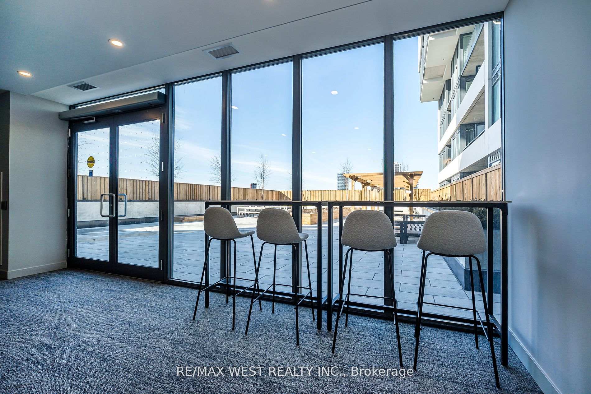 2 Bedrooms Condo at 859 The Queensway, Toronto For sale