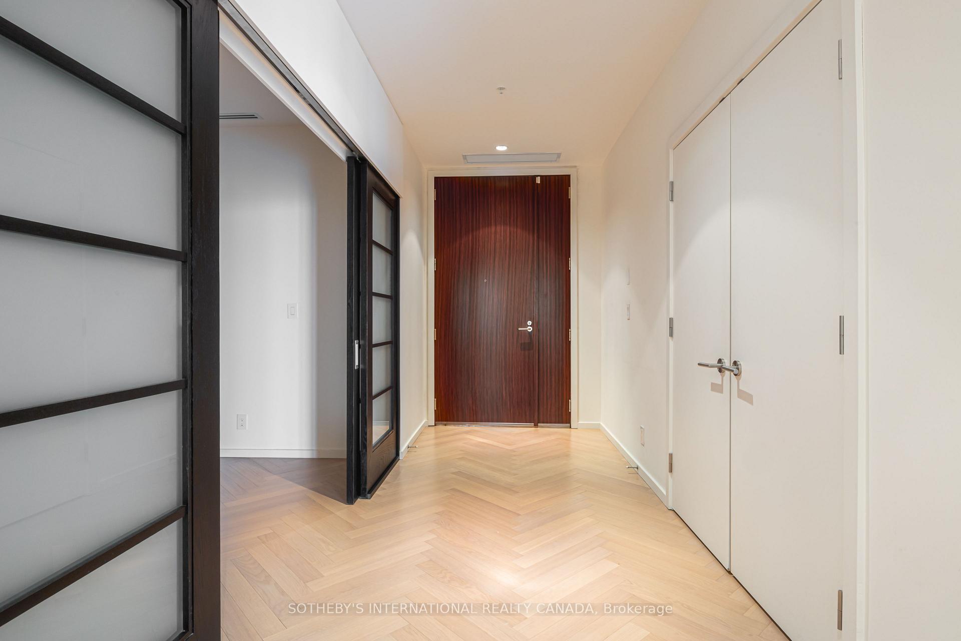 3 Bedrooms Condo at 180 University, Toronto For sale