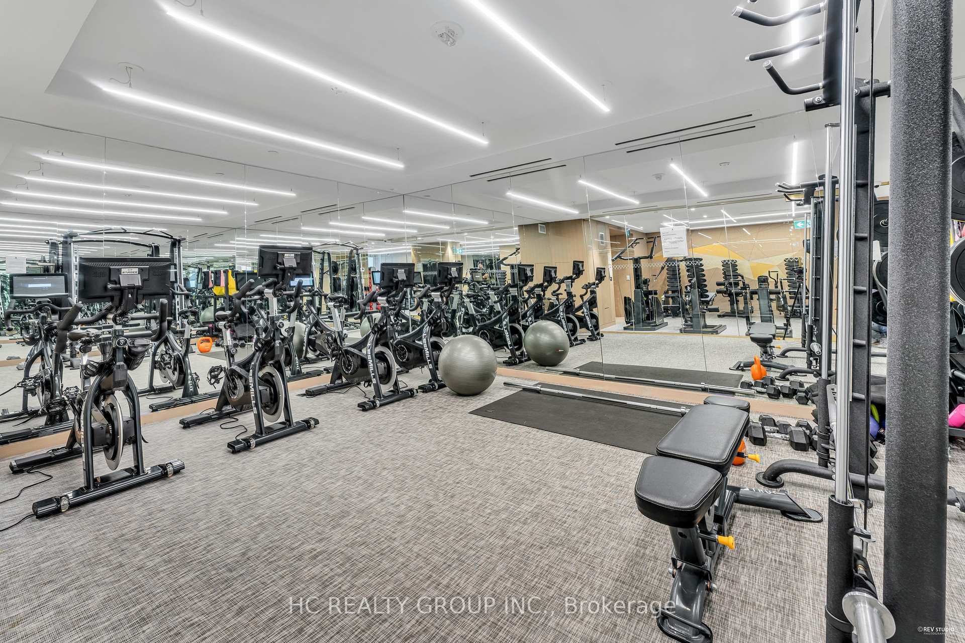 2 Bedrooms Condo at 88 Cumberland,  Toronto For sale