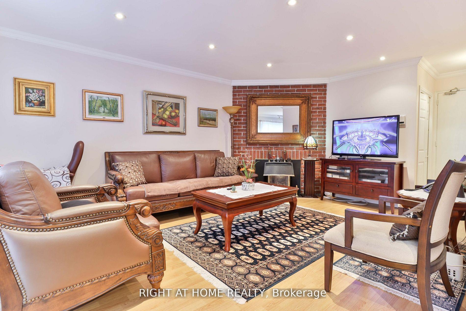 4 Bedrooms Condo at 50 Three Valleys, Toronto For sale
