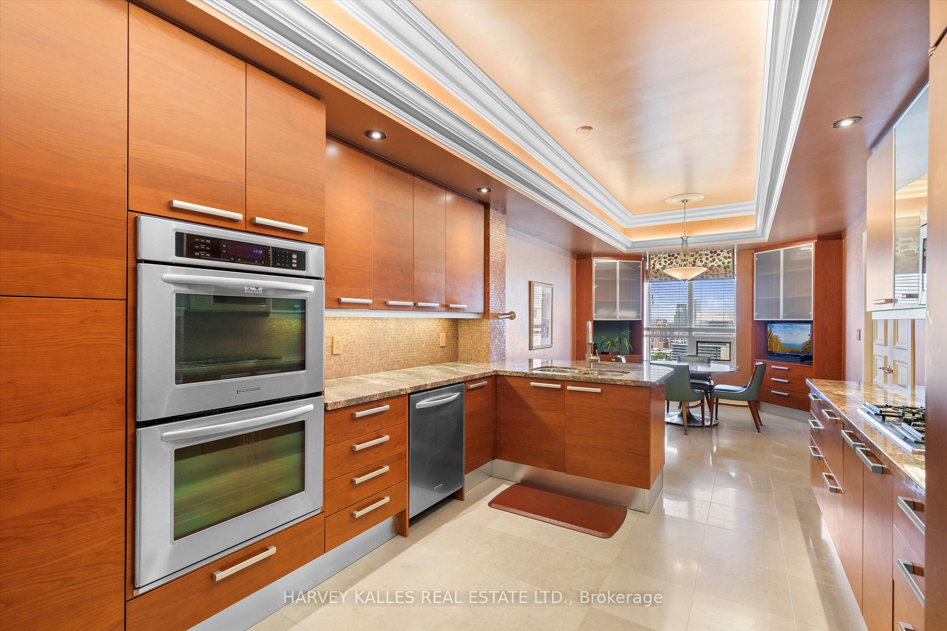 3 Bedrooms Condo at 662 Sheppard, Toronto For sale