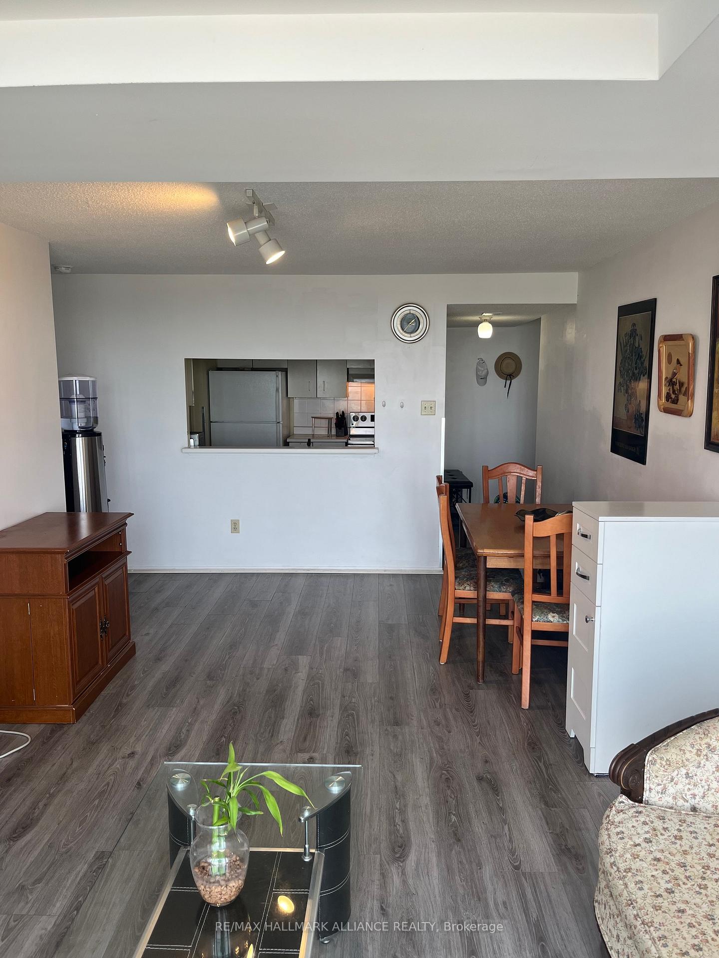 1 Bedroom Co-op at 4205 Shipp, Mississauga For sale