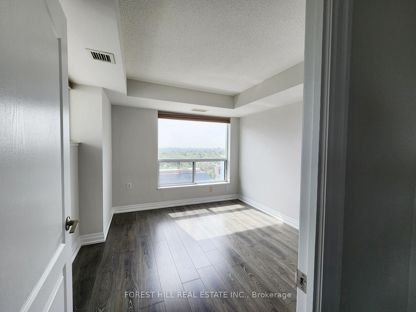 3 Bedrooms Condo at 21 Hillcrest, Toronto For sale