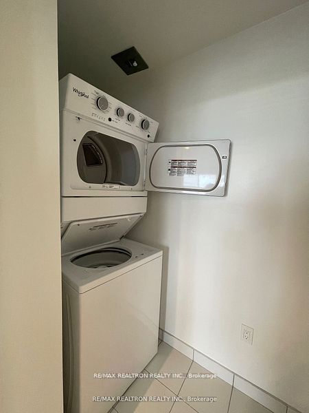 85 Oneida Crescent, #1401