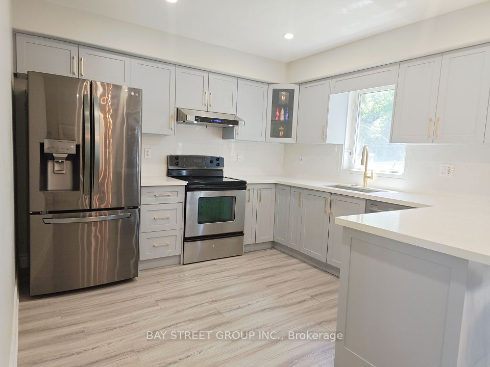 18 Wrendale Crescent, Georgina, ON L4P 4C4
