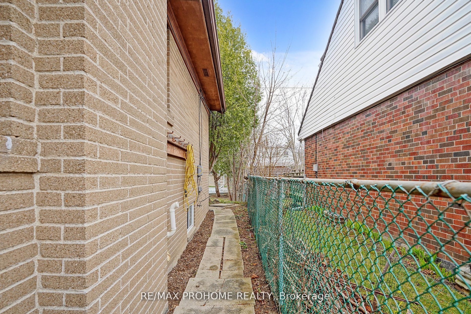 17 Oakworth Crescent