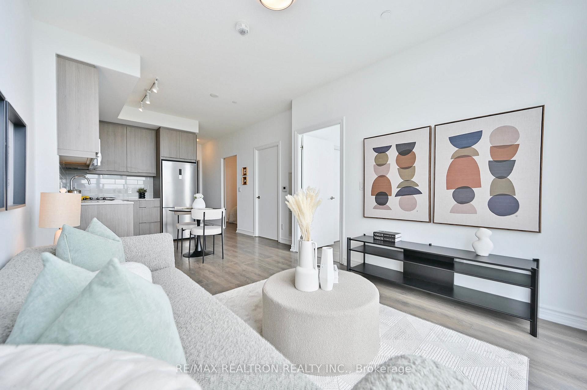 2 Bedrooms Condo at 36 Forest Manor, Toronto For sale