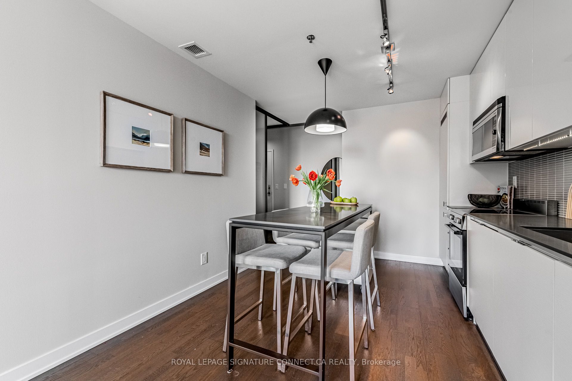 #802 - 8 Dovercourt Road, Toronto, ON M6J 0B6
