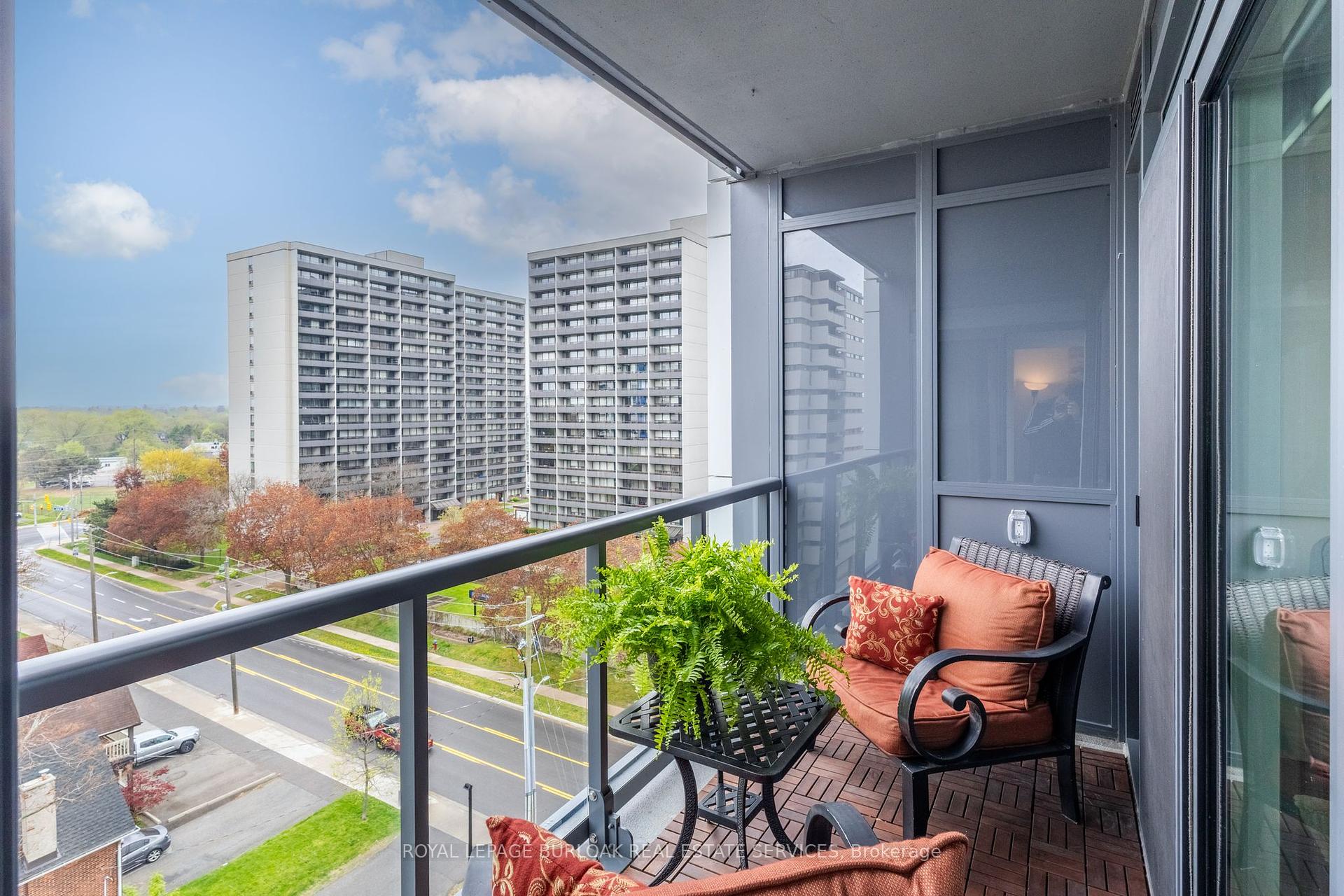 1 Bedroom Condo at 500 Brock, Burlington For sale