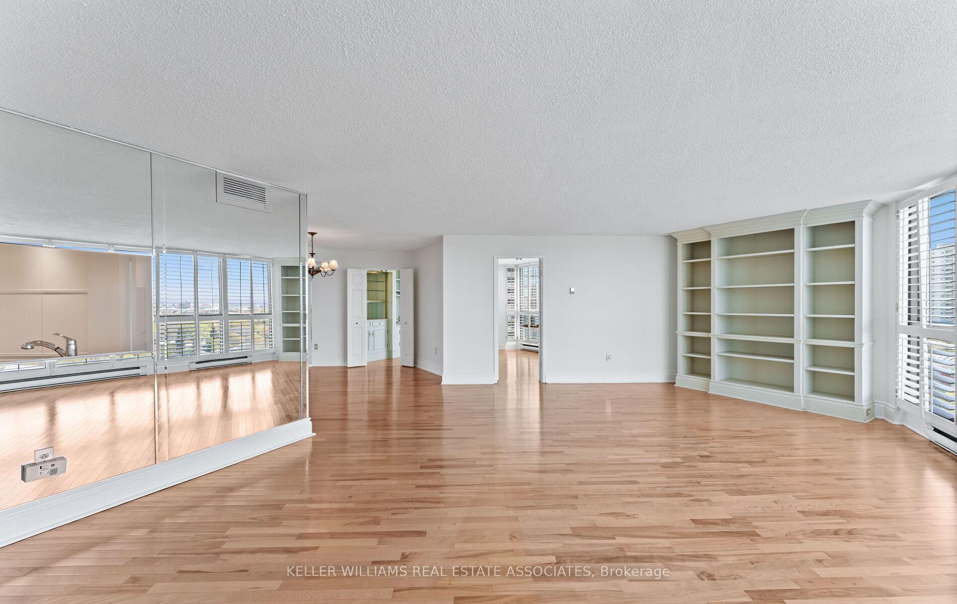 3 Bedrooms Condo at 2010 Islington, Toronto For sale