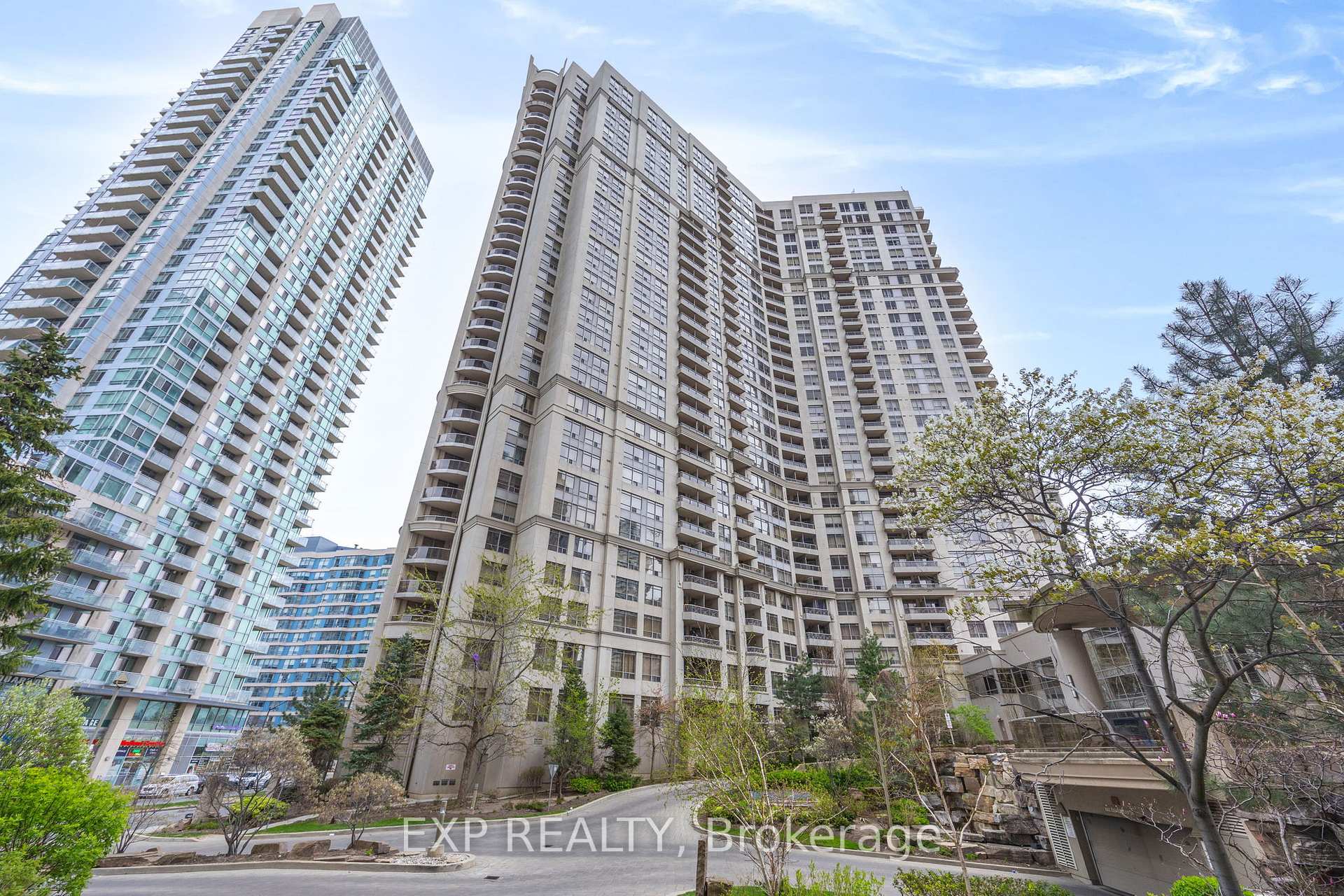 2 Bedrooms Condo at 3880 Duke Of York, Mississauga For sale